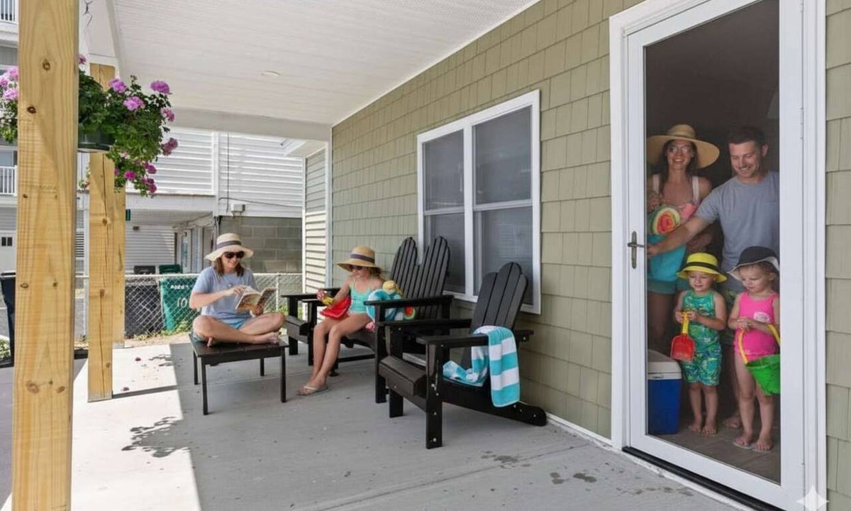Hampton Apartment | N St. Waves | Steps to Beach | Fully Renovated