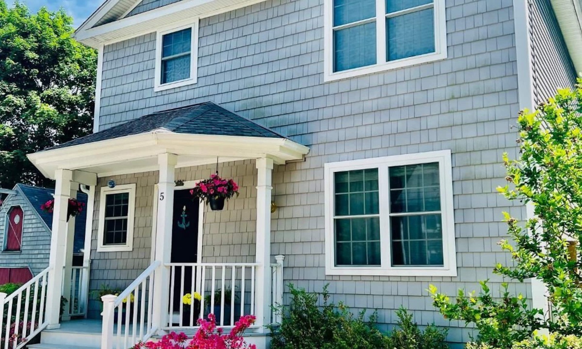 South Kingstown House | NARROW RIVER GEM Kayaks Mins to Gansett Beach Central AC Fenced-In Yard LOCATION