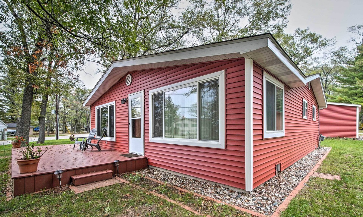 National City Cottage | National City Cottage w/Patio, Steps to Lake!