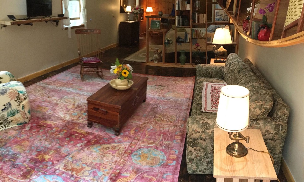 Searsport House | Nature's Whisper Serene Bungalow in a Forest setting with Sauna and Hot/Cold Tub