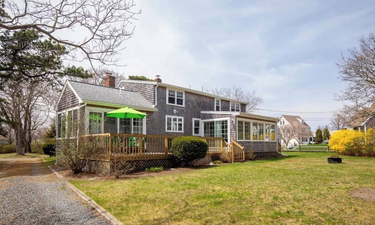 Dennis House | Near Beach