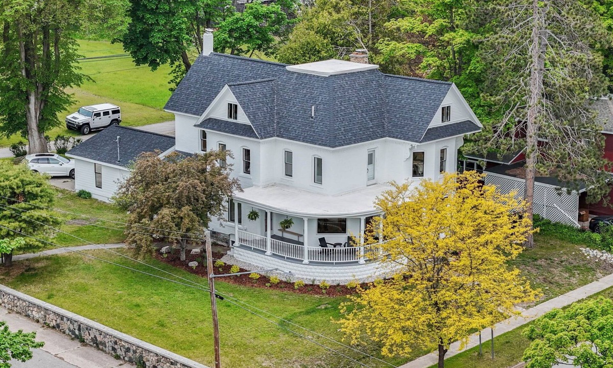 Bellaire House | Near Chain of Lakes, Bellaire, Near Shanty & Short’s