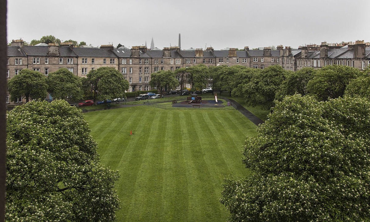 Dalry Apartment | Near city centre 2 bedroom apartment with park view