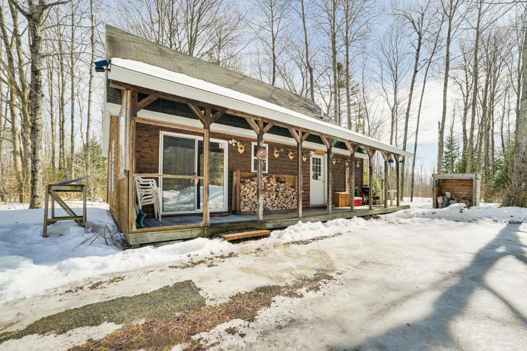 Detour Township House | Near Lake Huron: Secluded Goetzville Cabin w/Deck