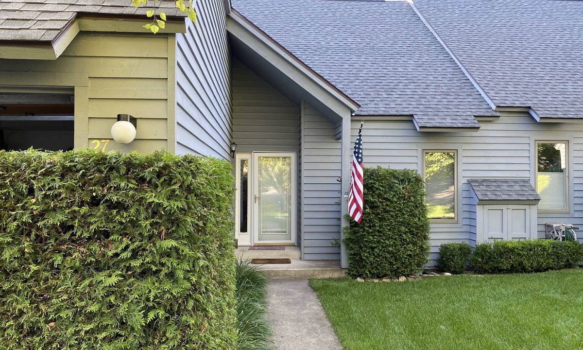 Petoskey Condo | Near skiing; Pool & Hot Tub Access- Mom’s Condo: Cute 3 Bedroom, 2.5 Bath
