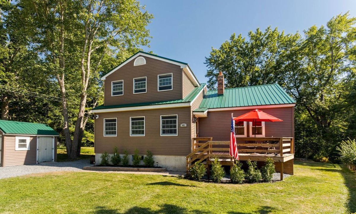 York Harbor House | NEW 2023! Sleep 12 in 5Bedroom 2Bath! Firepit/Outdoor Shower! 0.6 miles to Beach