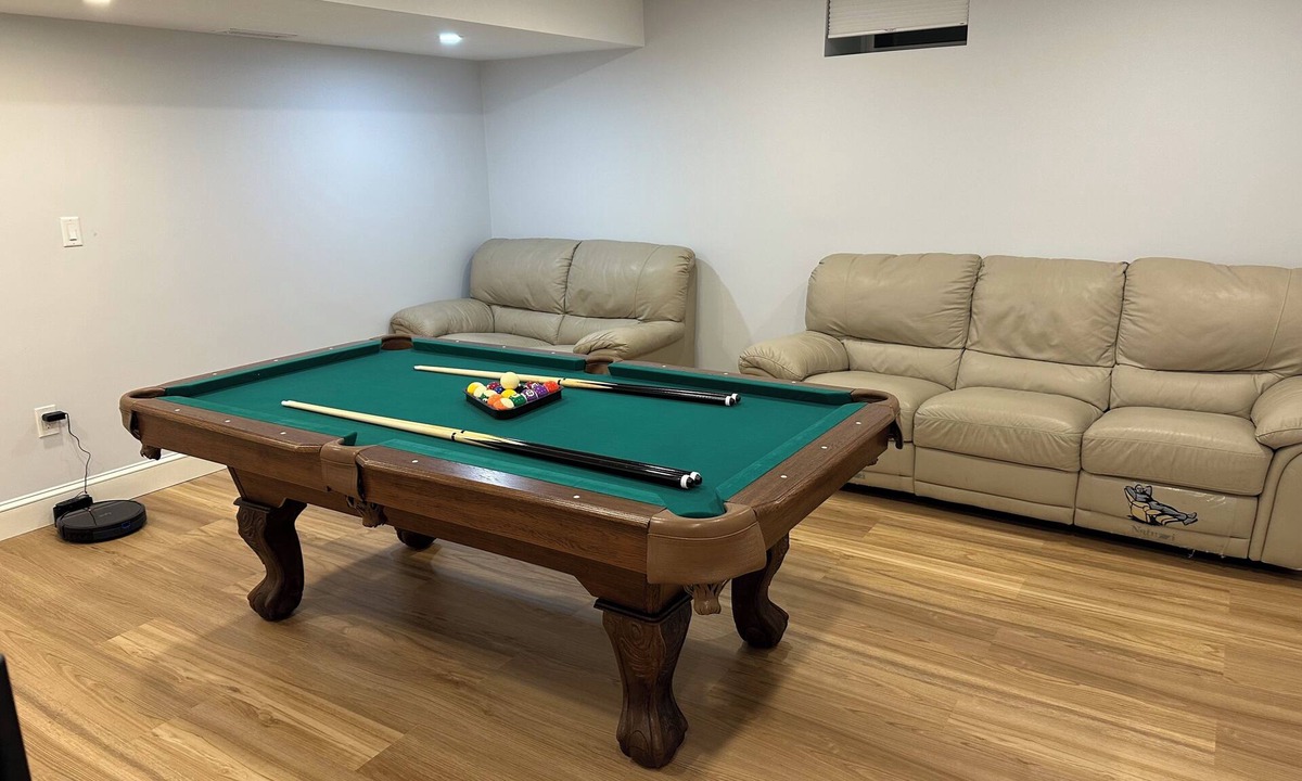 Winter Hill Apartment | New 3-bdrm 3.5 bath luxury apt with laundry, AC, games, EV charger in Somerville