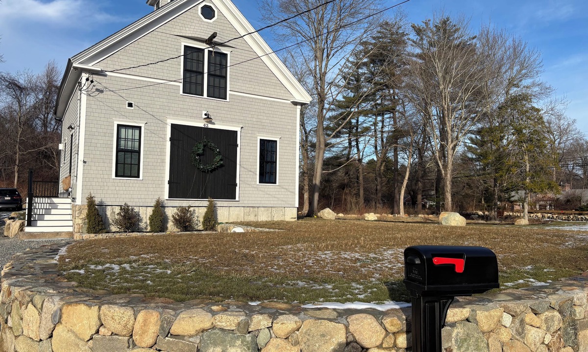 North Scituate House | New 3-bedroom barn in seaside area of Scituate with beaches and shopping nearby