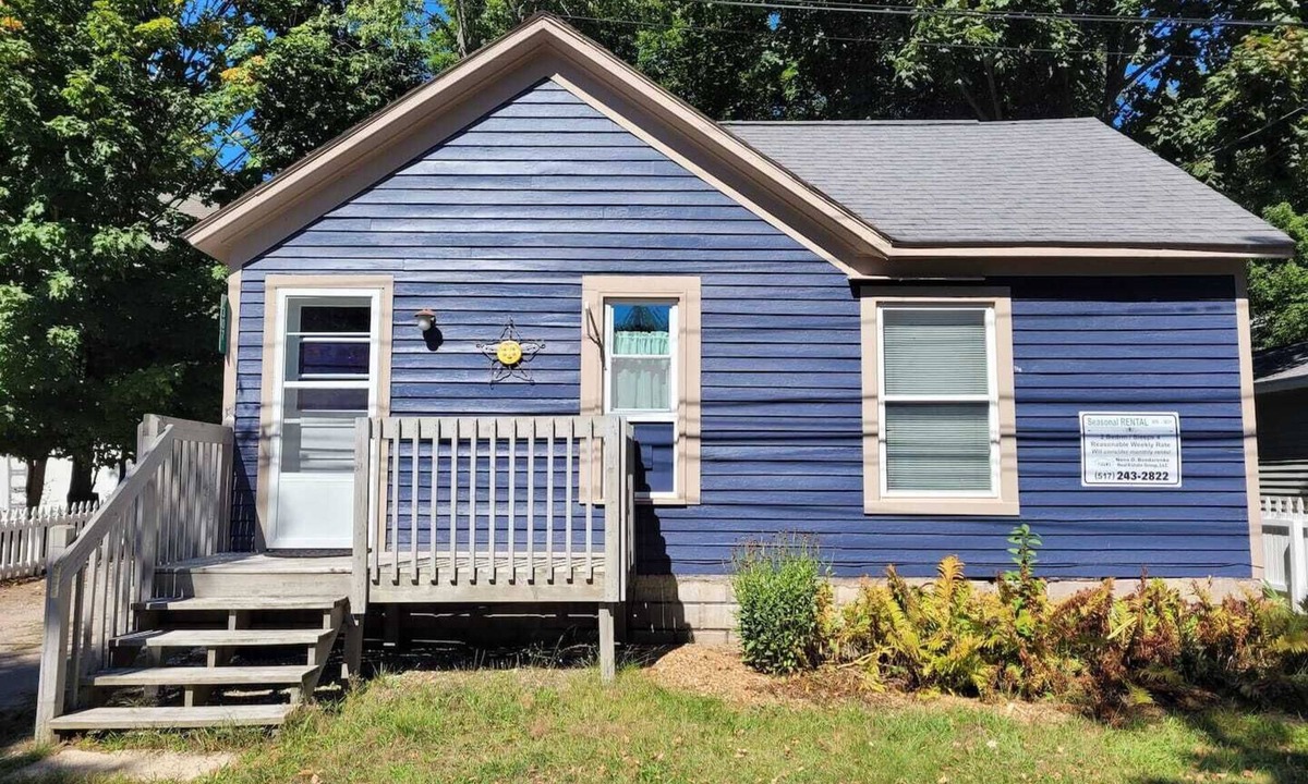 Frankfort Cottage | New! 307 HP Cottage - Cute & Great Location!