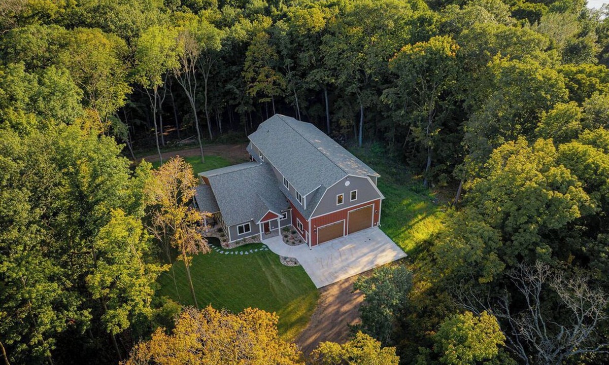 Balsam Lake House | NEW Barndominium with INDOOR Pickleball Court in Balsam Lake