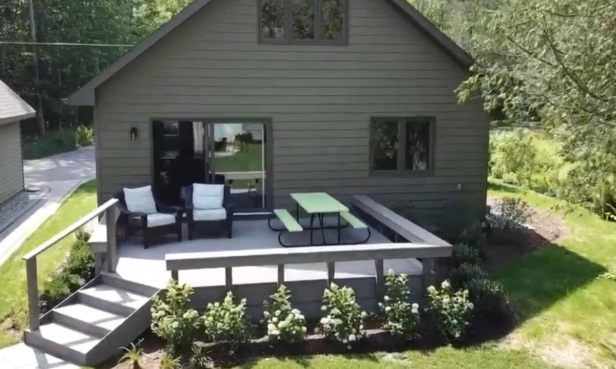 Mullett Lake Cottage | New! Beautiful Mullett Lake three bedroom cottage