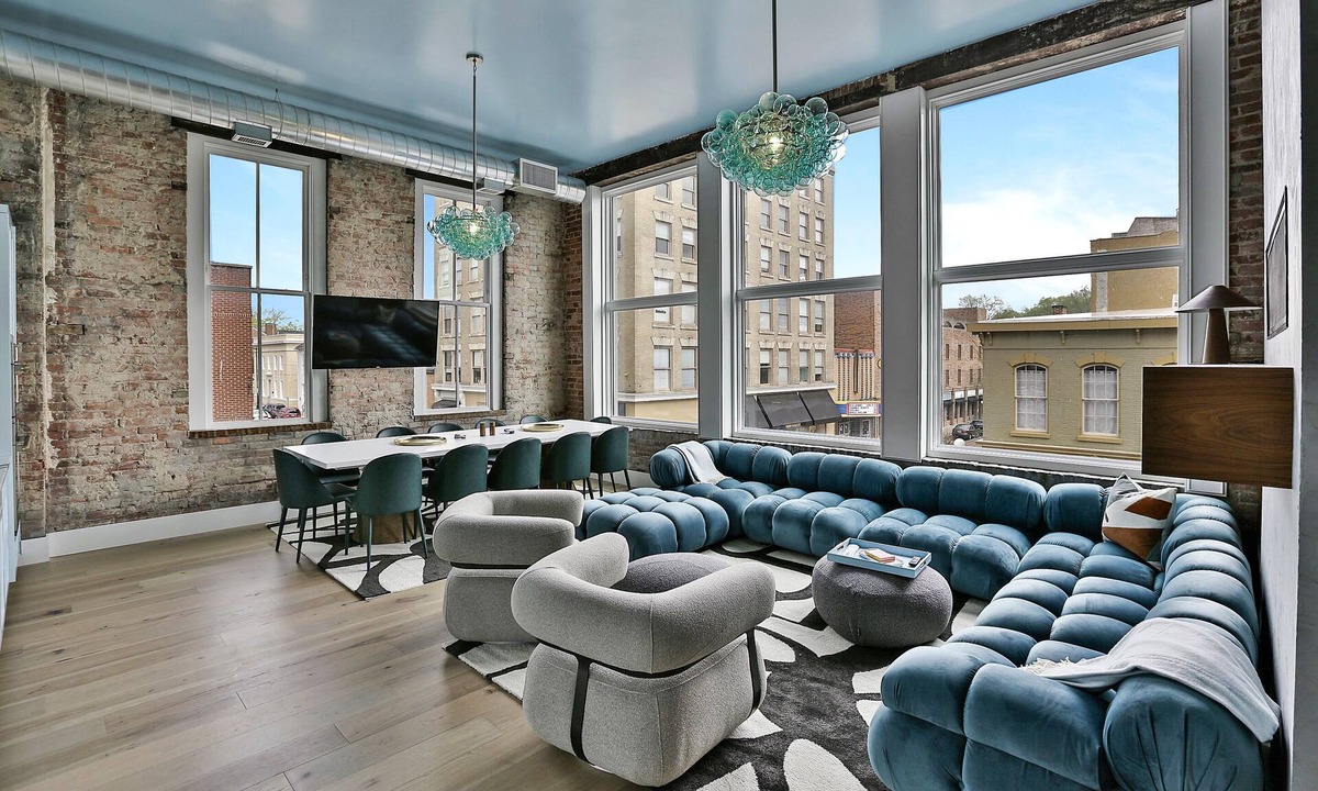 Frankfort House | NEW Bourbon Trail Luxury Loft in Downtown Frankfort/5 BR + 5 Bath/Sleeps 10