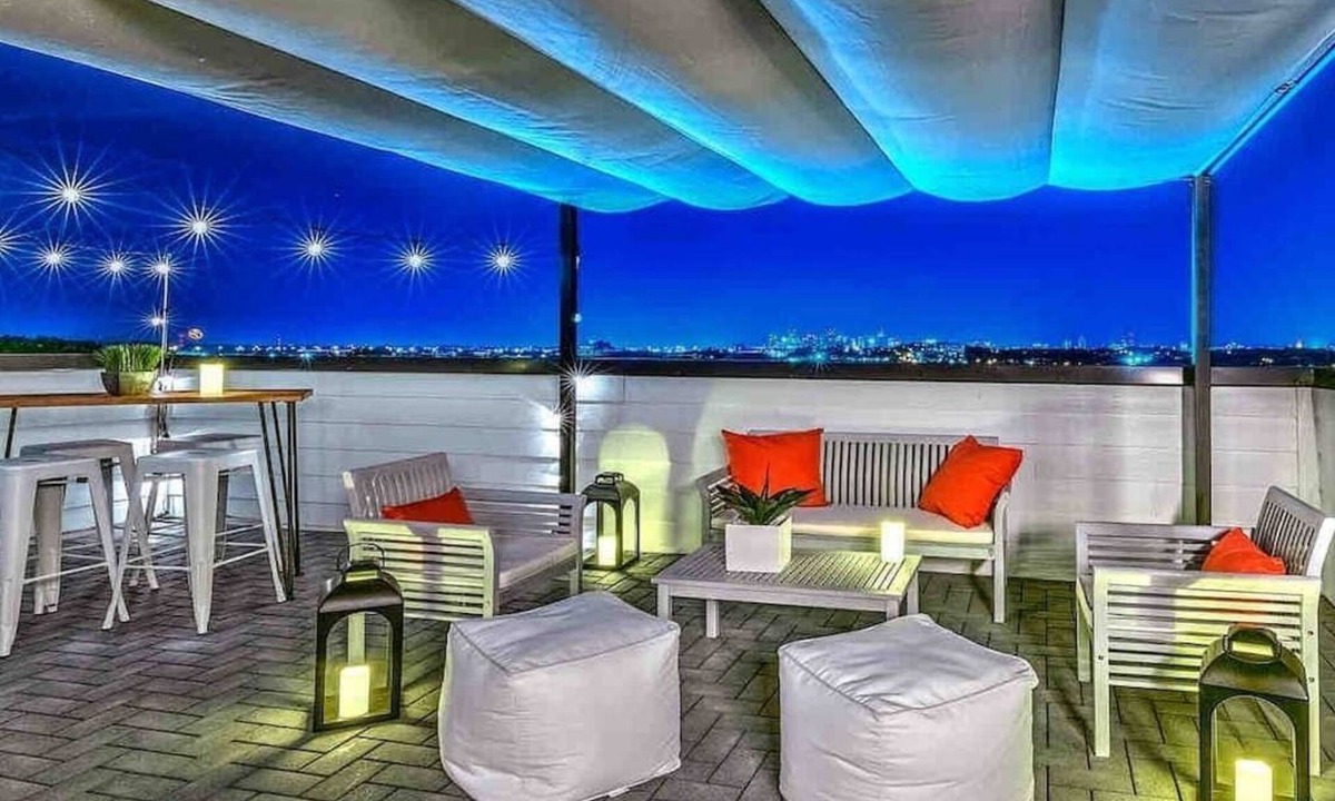 Haynes Area House | New Downtown Skyline Views 13 Beds! Rooftop Deck!