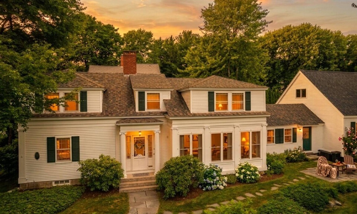 Camden House | NEW! Greek Revival Retreat - Walk to Harbor, Viking Kitchen, Fireplace, Sunroom