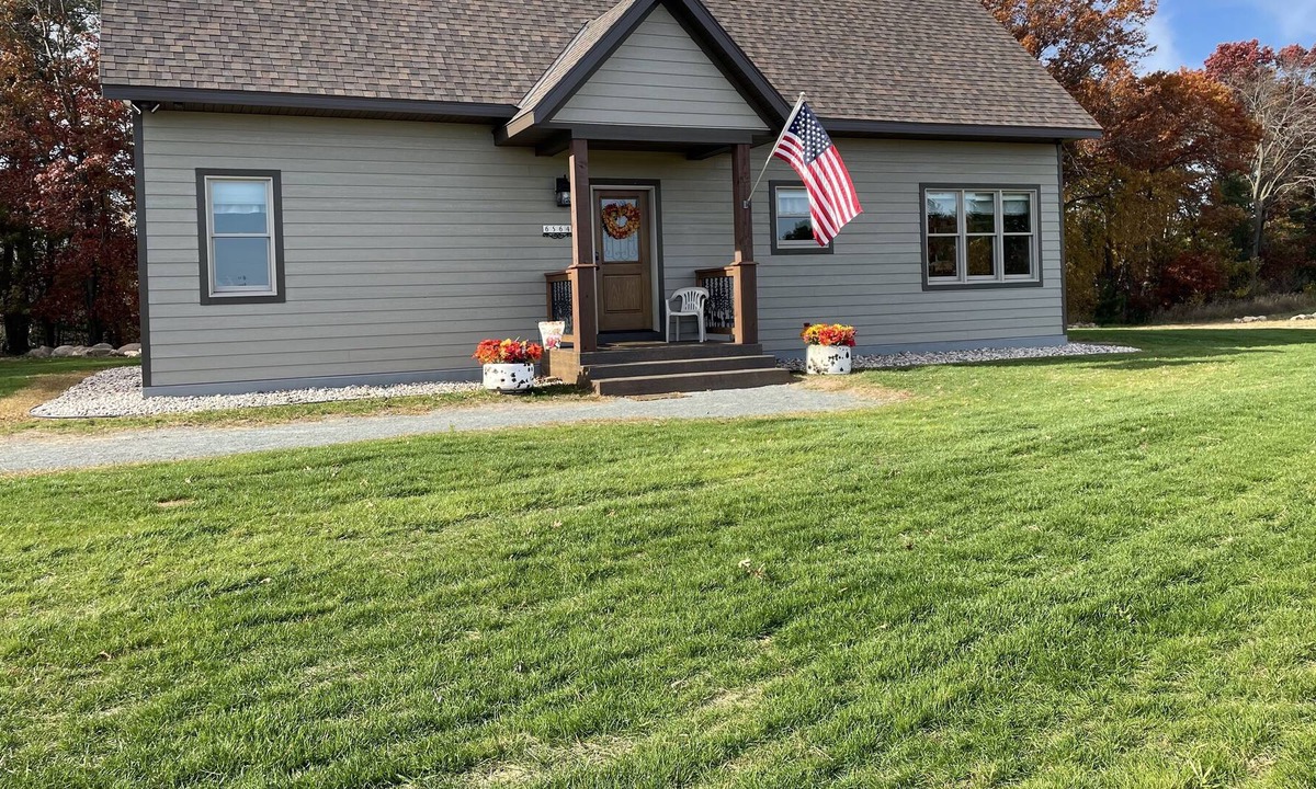 Custer Cabin | NEW! 'Hidden Wonder'—15 Min. to SentryWorld Golf Course!