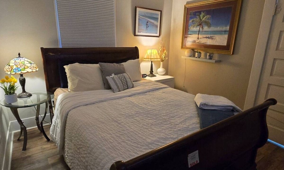Highland Square Condo | NEW Highland SQ Hot Spot For 4