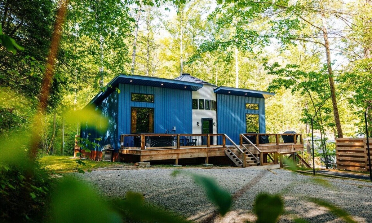 Saint Helens House | NEW KY Derby Silo | Hot Tub | 3 Kings | Yard Games