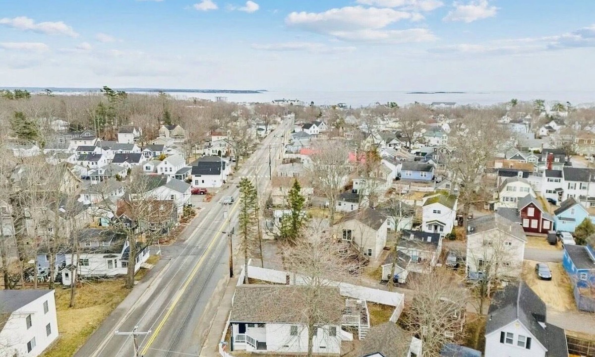 Old Orchard Beach House | New Listing. 2BR+Bonus Sleeping Room in OOB. Walk to Beach & Amusement Park.