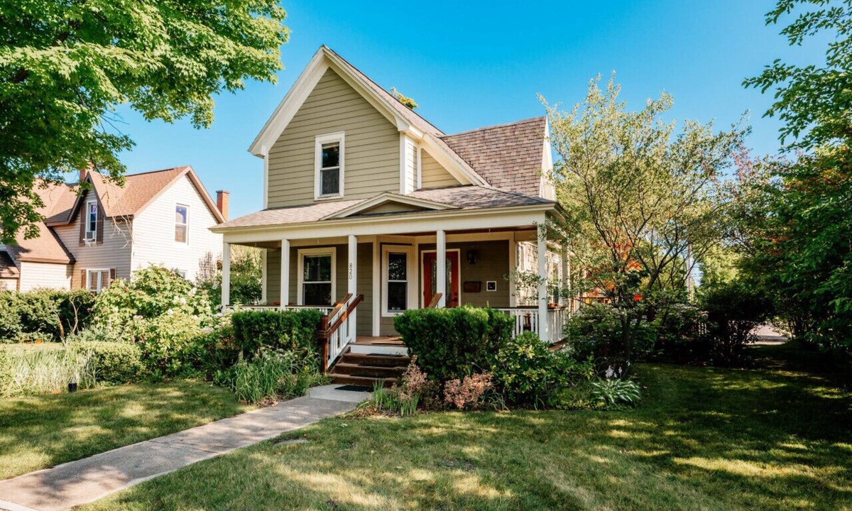 Traverse City House | NEW Luxe on Front Downtown