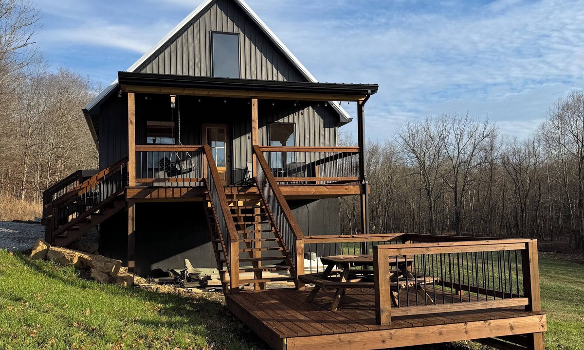 Welchs Creek Cabin | New, modern cabin with private lake and hiking