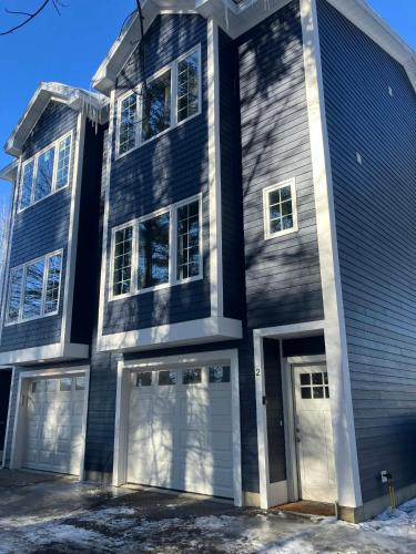 Brunswick Apartment | New Modern Townhouse by Bowdoin College & DT Unit 1