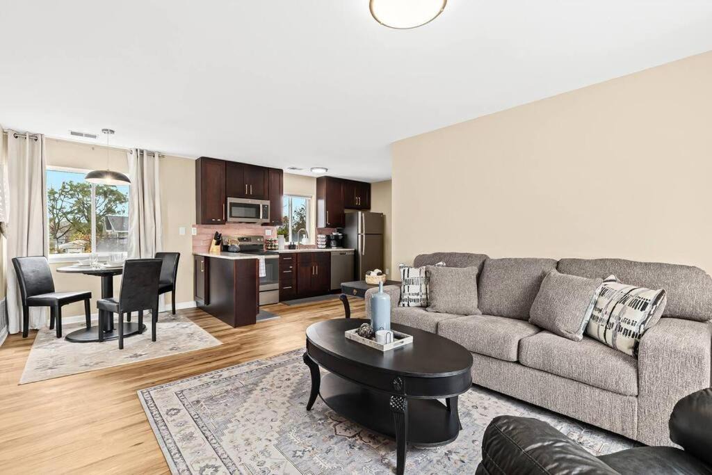 Roseville Apartment | New! Modern Upper Flat near Downtown Roseville