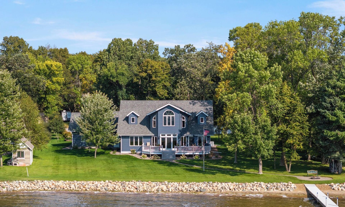 Brainerd House | New! Open for Ice Fishing Extravaganza weekend! Spacious lake cabin with 9 beds