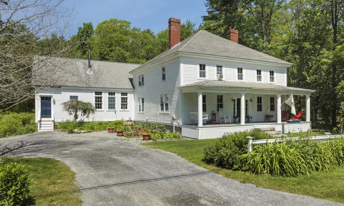 Edgecomb House | New! Perfect for families and larger groups seeking comfort and gathering space!