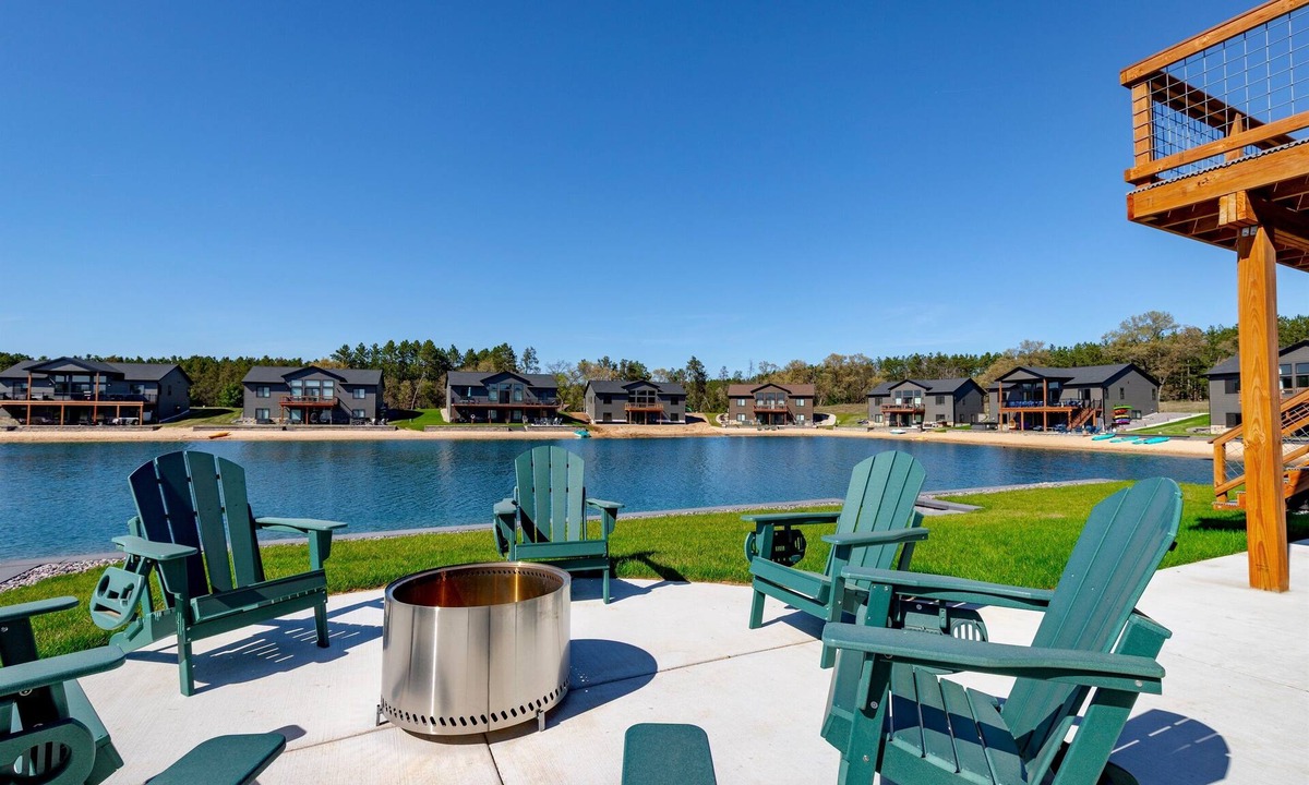 New Lisbon House | *NEW*Private Chef-Family Friendly-Beach-Arcade Games-WI Dells