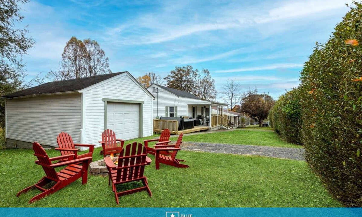 Summerlee Cabin | New River Gorge Cottage w/Hot Tub, Fire Pit, & Grill