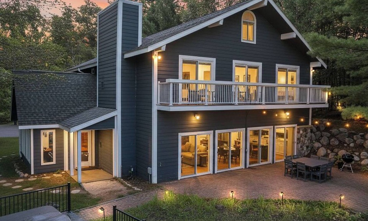 Lake Tomahawk House | NEW Sand Beach Kayaks, Canoe, Toys King Beds