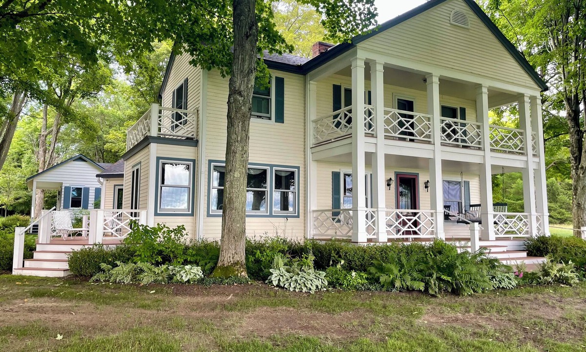 Roaring Brook House | New Spacious and Beautiful home Roaring Brook with views of Little Traverse Bay