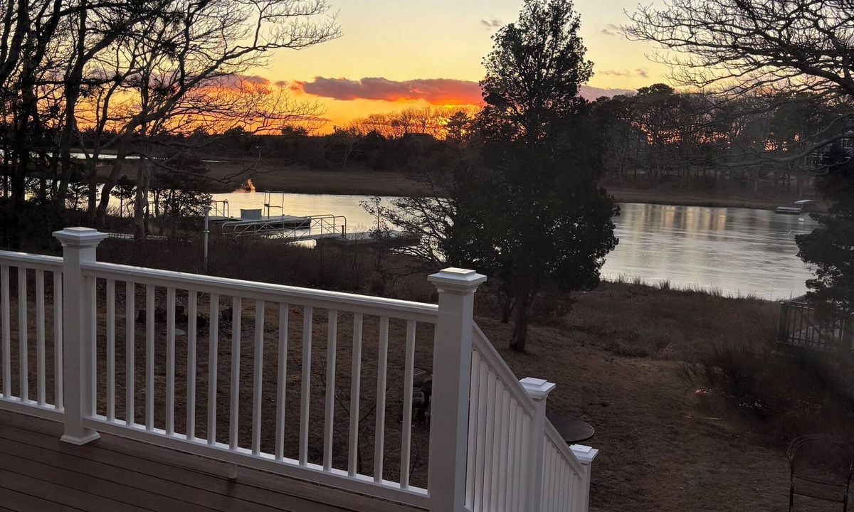 Seconsett Island House | New to the market 4BR Cape Cod charmer on Hamblin Pond w Waquoit Bay views