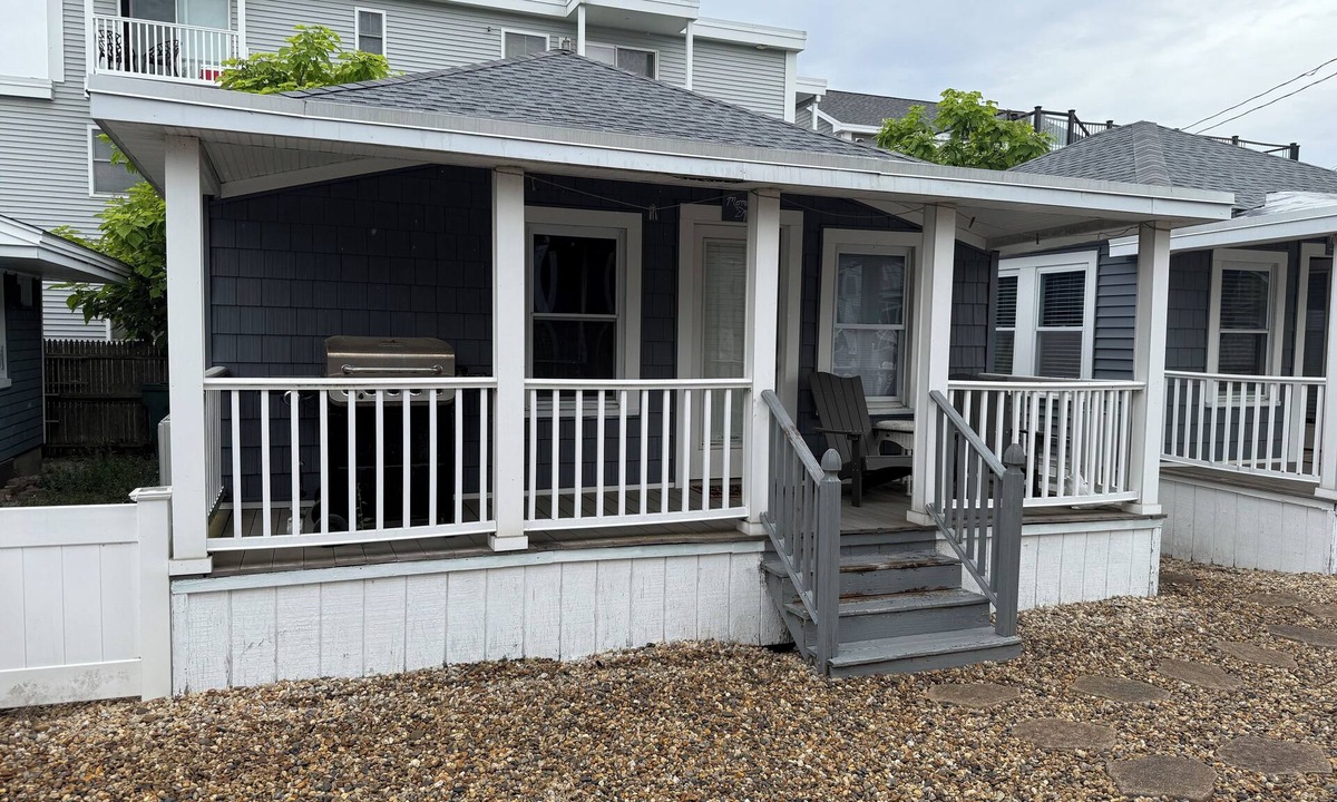Hampton Cottage | New to VRBO! Cute 2 bedroom cottage just steps from the beach!