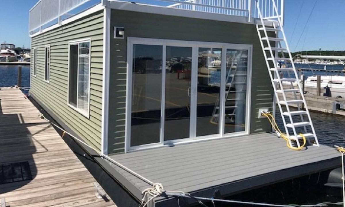 Sturgeon Bay Boat Rental | Newly Constructed, Pier Relaxn', the Floating Cottage! Reserve your stay today!