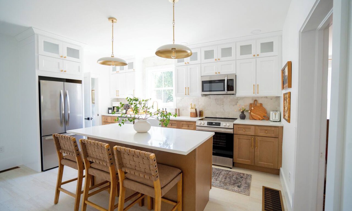 Williamsport House | Newly remodeled modern home by scenic riverwalk 3 min to LLWS