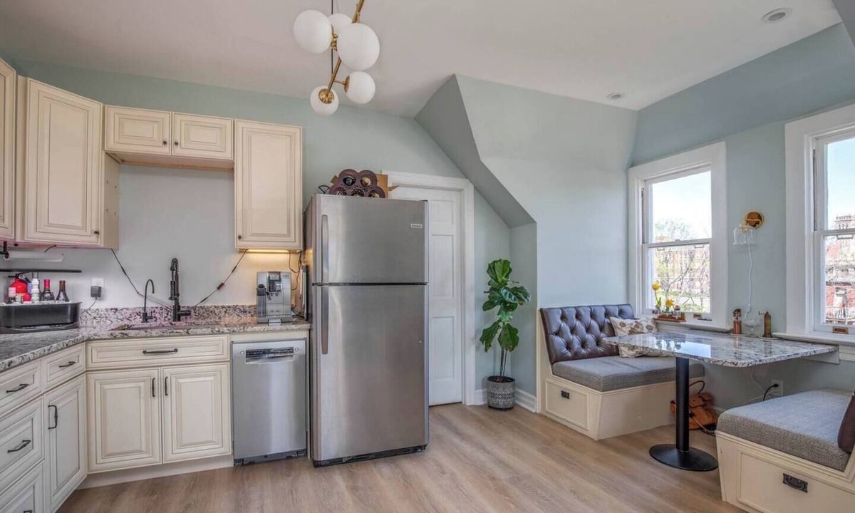 St. Louis Apartment | Newly remodeled, well-equipped 3 bed/2 bath in a historical neighborhood.