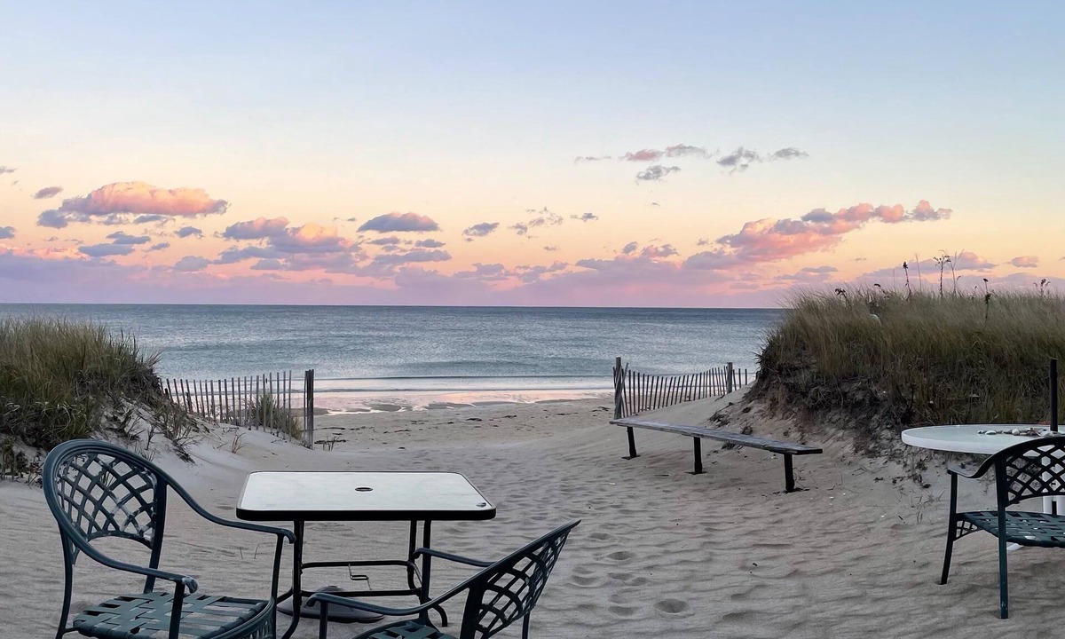 Salisbury Cottage | Newly renovated, 2 BR 2 BA only 32 steps off the beach!