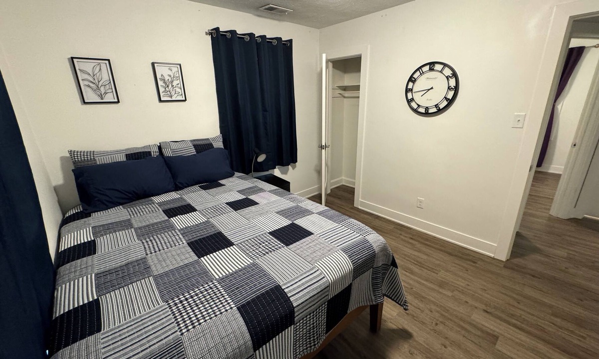 Elizabethtown House | Newly renovated 2-bedroom house in lovely downtown Elizabethtown on quiet street