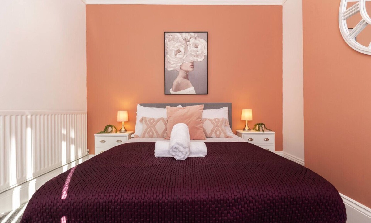Sunderland House | Newly Renovated 3BR House near hospital & uni