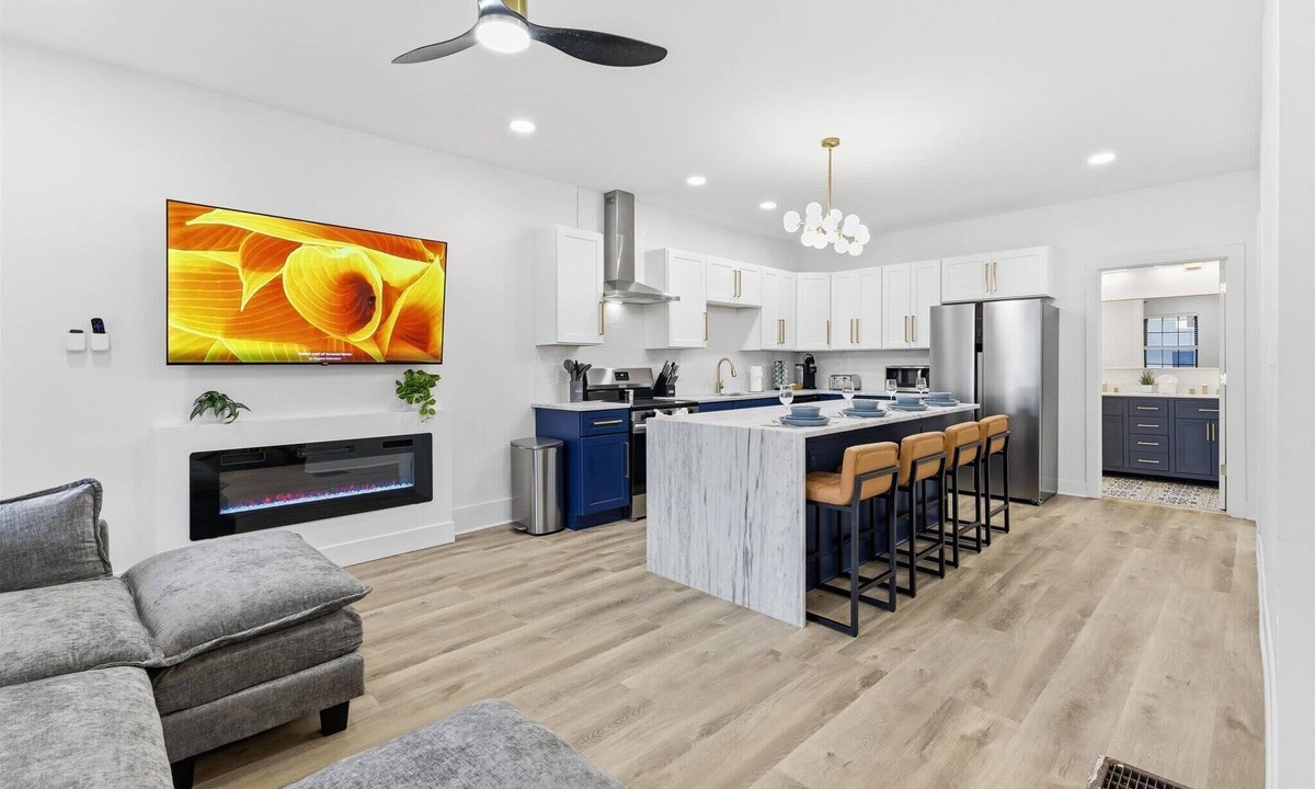 Near Eastside House | Newly Renovated 4 BR near downtown Indy w Garage!