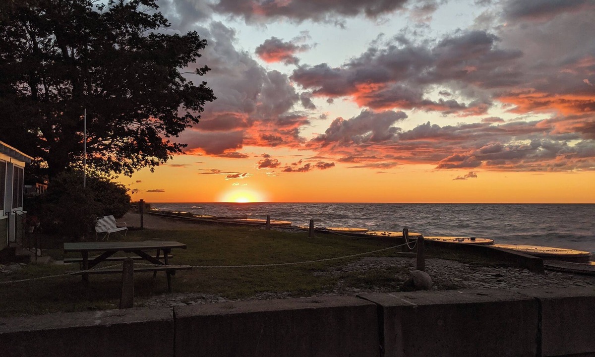 North East House | Newly-renovated 5 BR lake house! 300 feet from the beach.