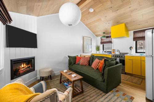 Traverse City Apartment | Newly Renovated Beachside Cabin 8!