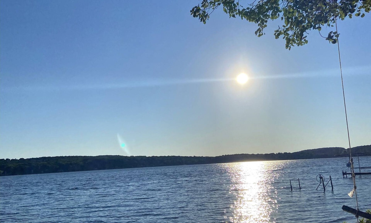 East Jordan Cottage | *NEWLY RENOVATED* private lake front home on LAKE CHARLEVOIX!