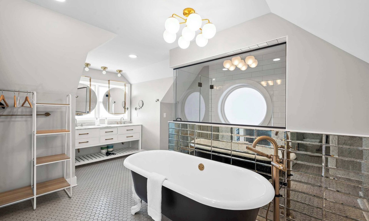 Mount Adams House | Next to Monastery Wedding Venue, 2BR w/Balcony