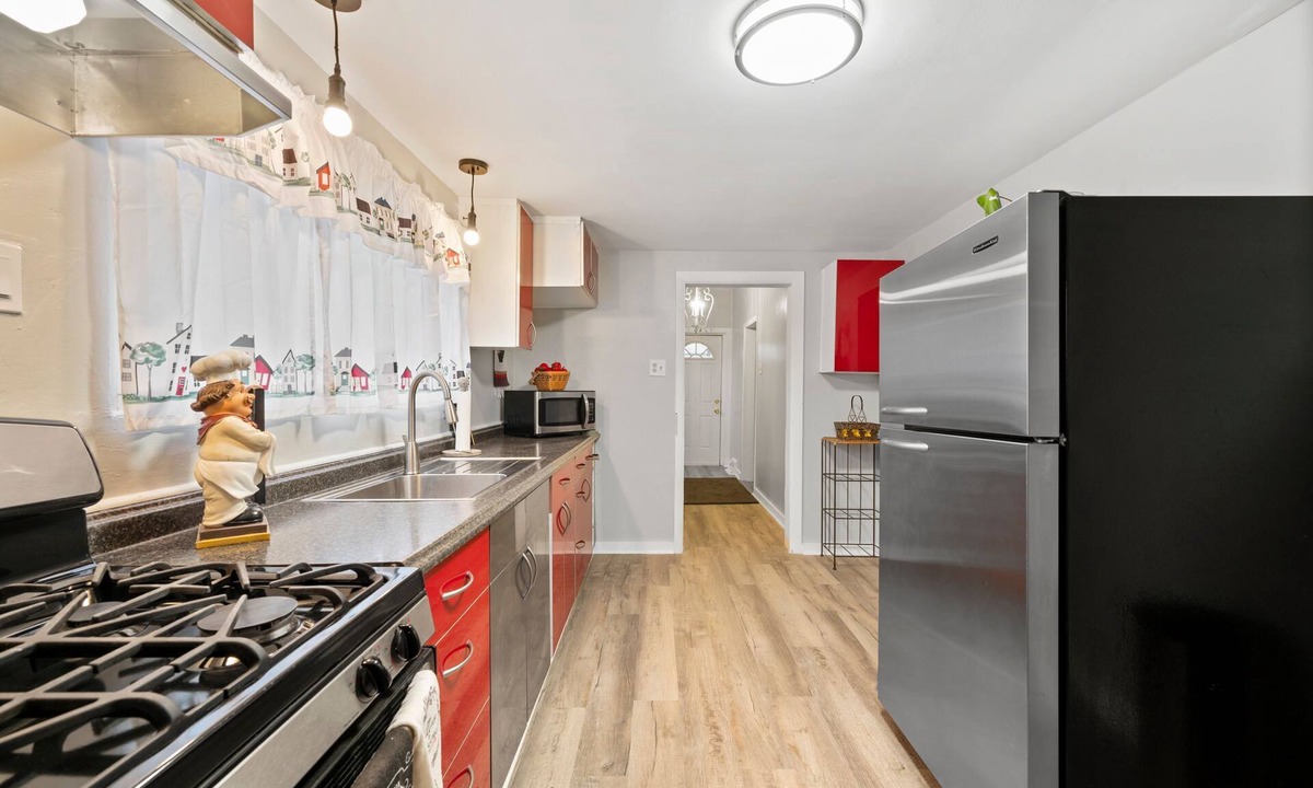 Pittsburgh House | NFL Draft Stay-Private Home Minutes from Acrisure Stadium-Sleeps 8- Park Free