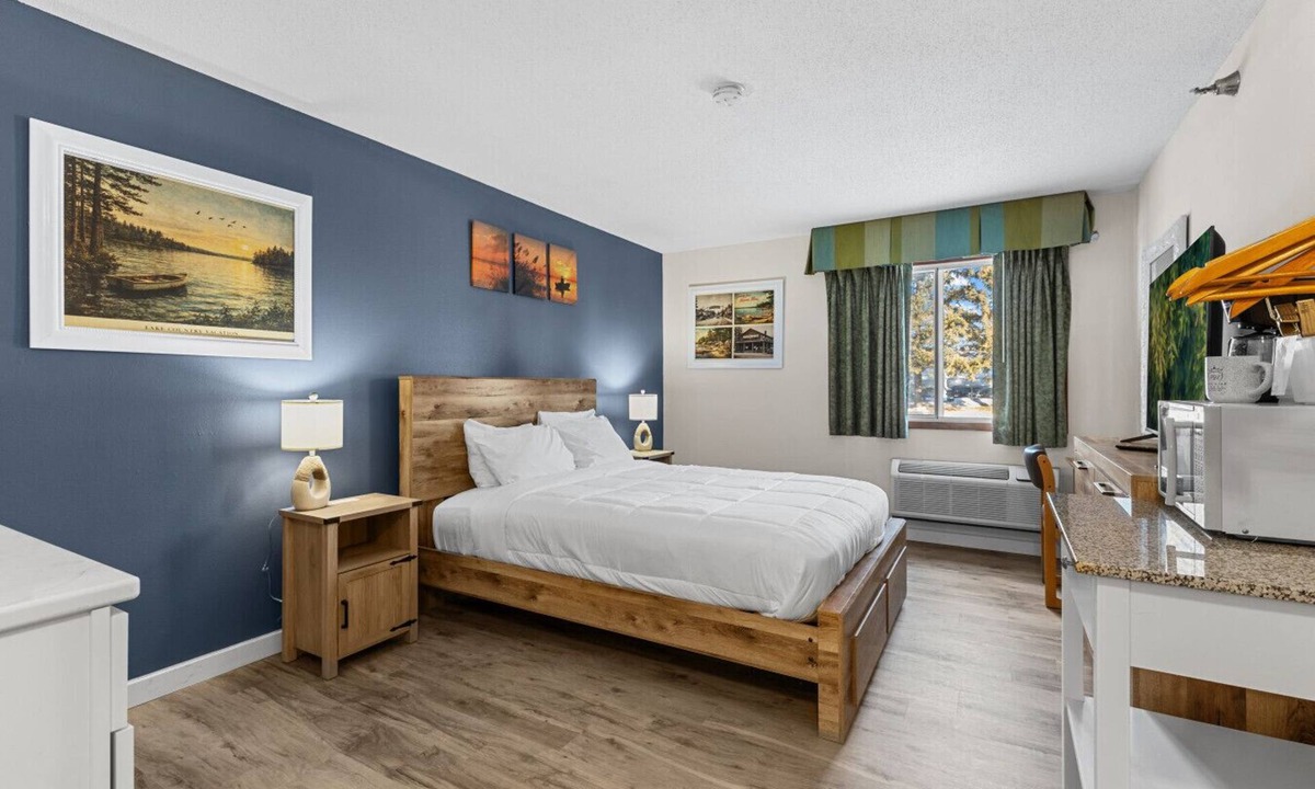 Nisswa Bed & Breakfast | Nisswa Hotel & Suites Upper Gull Lake Single Queen · Kitchenette