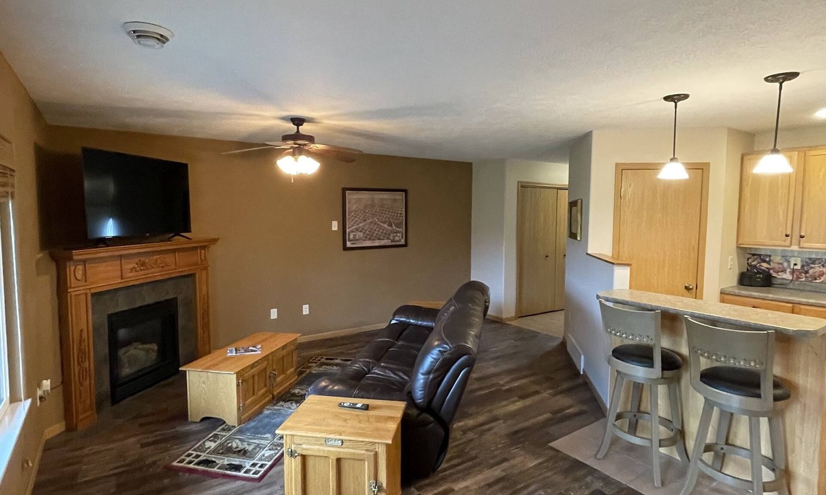 Tea House | NO STEPS w/attached garage and screened in patio, NO sales tax with 28 day stay!