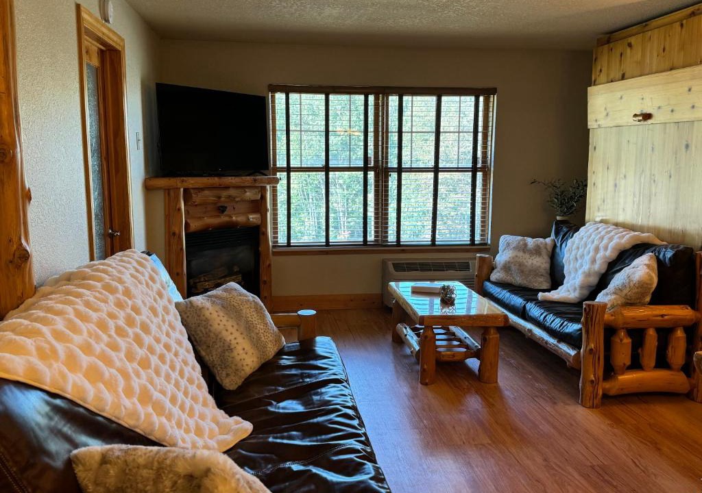 Biwabik Apartment | North Ridge Mountainside Condo