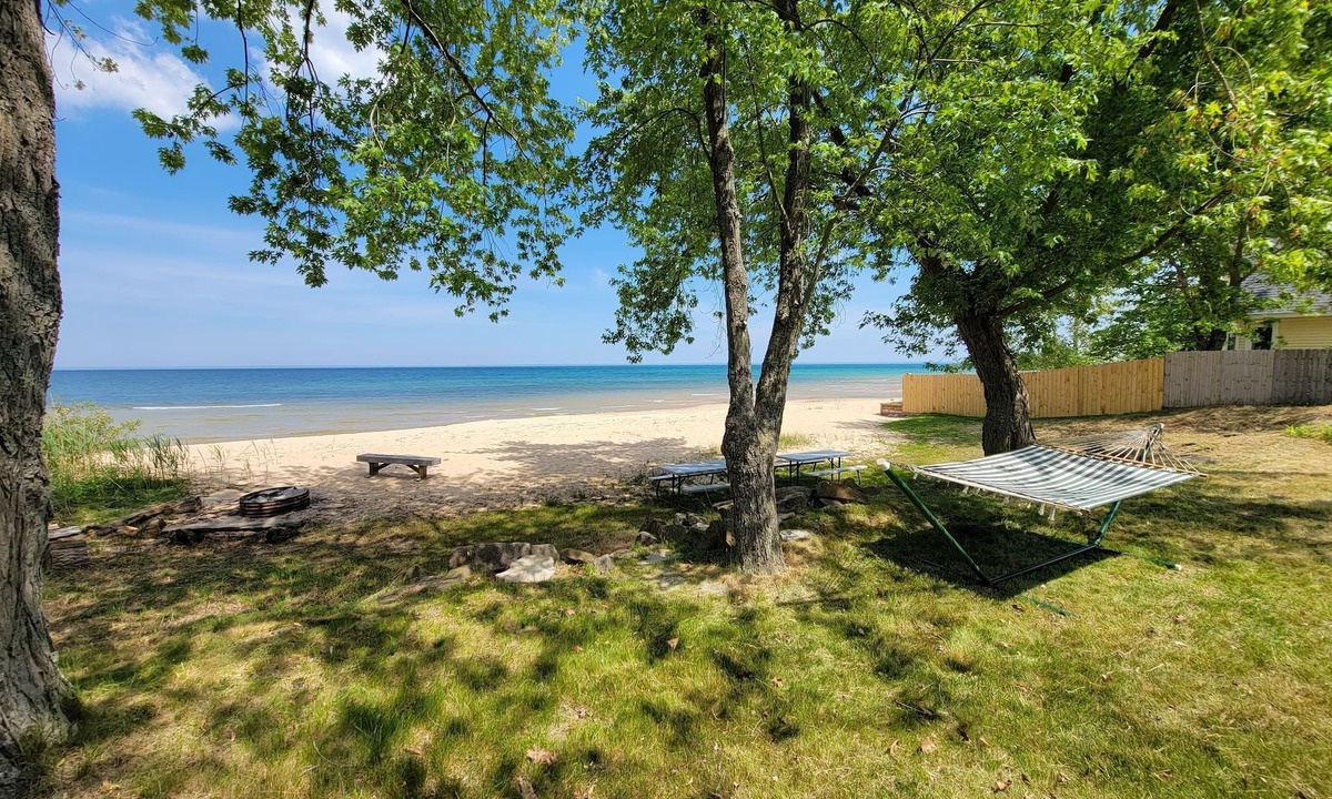 Oscoda Cottage | Northern Air - Cozy Cottage on beautiful Lake Huron in Oscoda, MI
